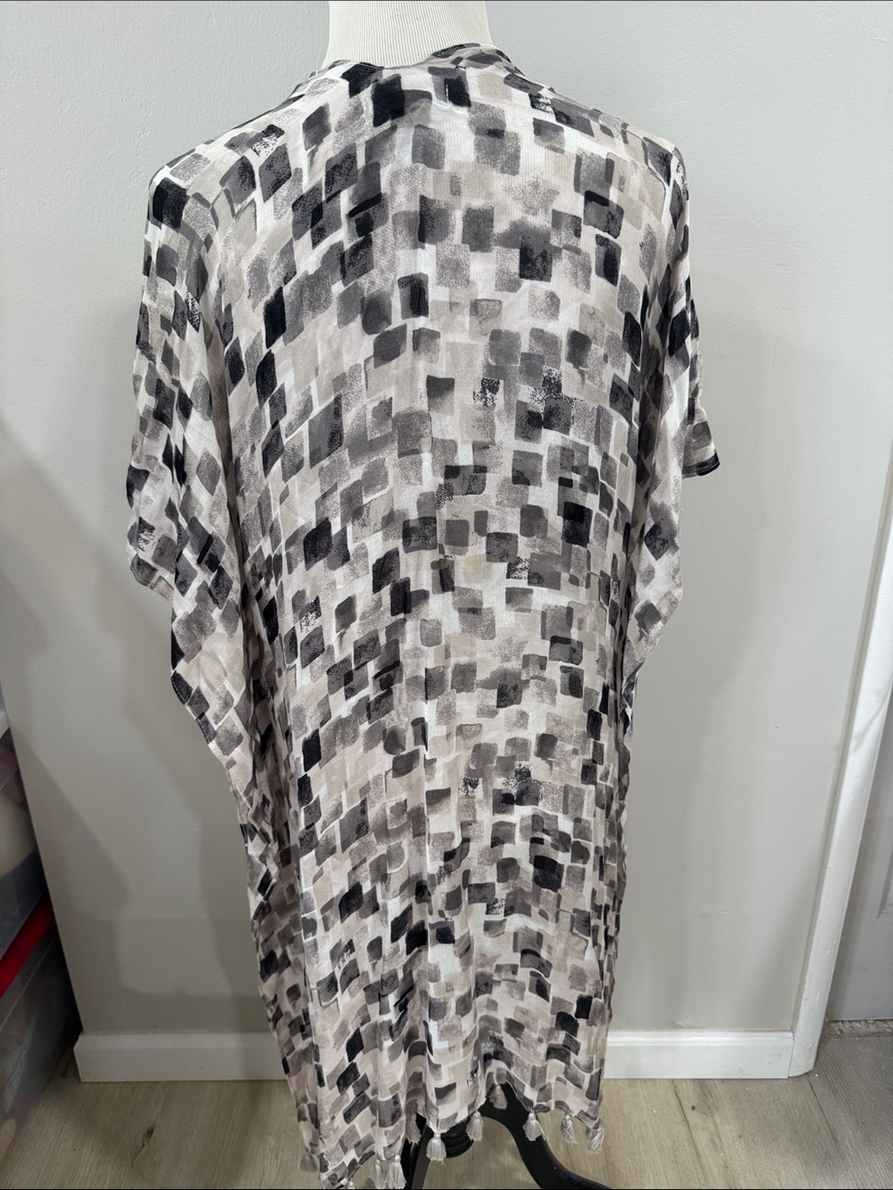 Nordstrom neutral toned Printed Lightweight long line open kimono cardigan - Picture 4 of 7